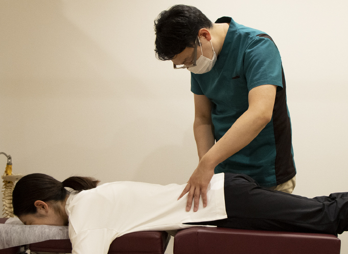 院長　中田貴久の施術風景の写真