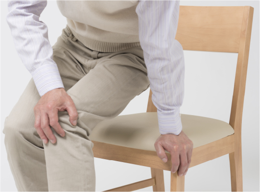 膝に痛みがある男性のイメージ写真